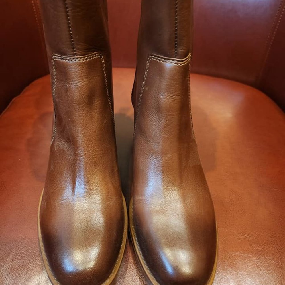 Vince Camuto Zeldina Ankle Bootie/Back Zip Size 8